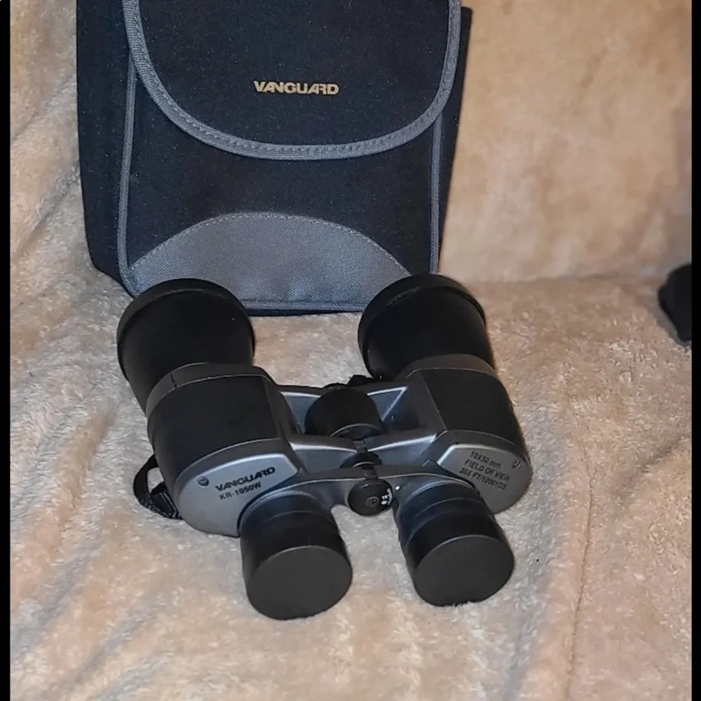 Vanguard binoculars case Included excellent for bird watching good condi…